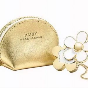 NEW IN BOX Marc Jacobs DAISY - Solid Perfume .02 Oz - Ring in Gold Pouch